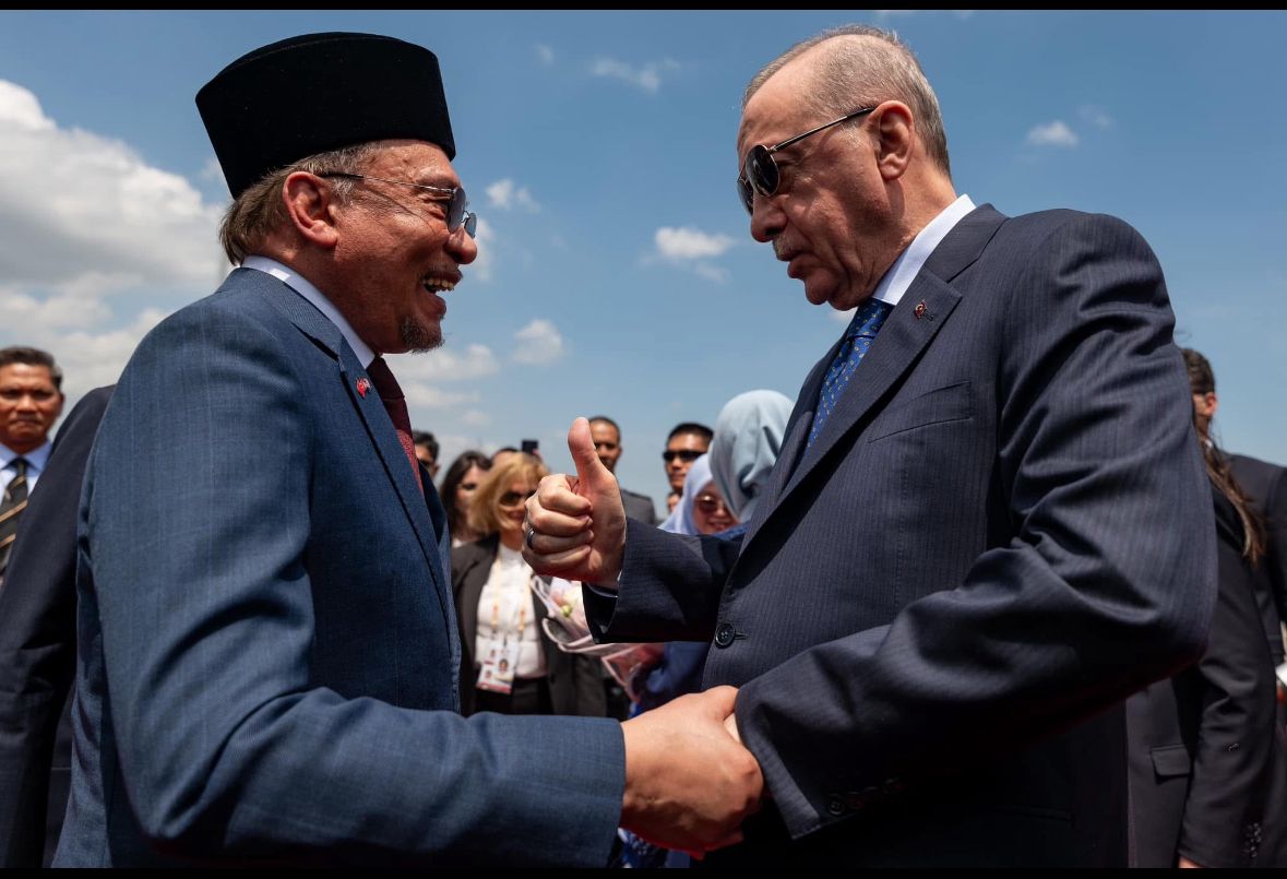 PMX, Datuk Seri Anwar Ibrahim, greets Recep Tayyip Erdoğan.