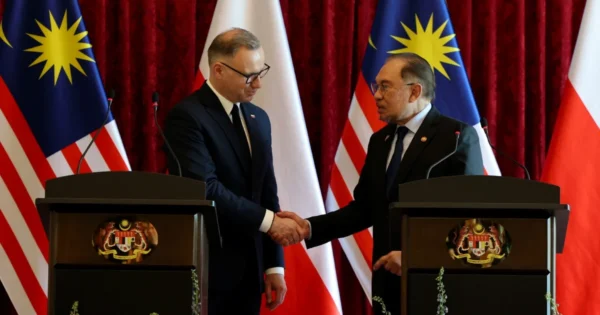 Malaysia-Poland Perkukuh Kerjasama Halal, Teknologi Hijau dan Pertahanan